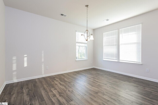 Photo - 581 Hillpark Ln