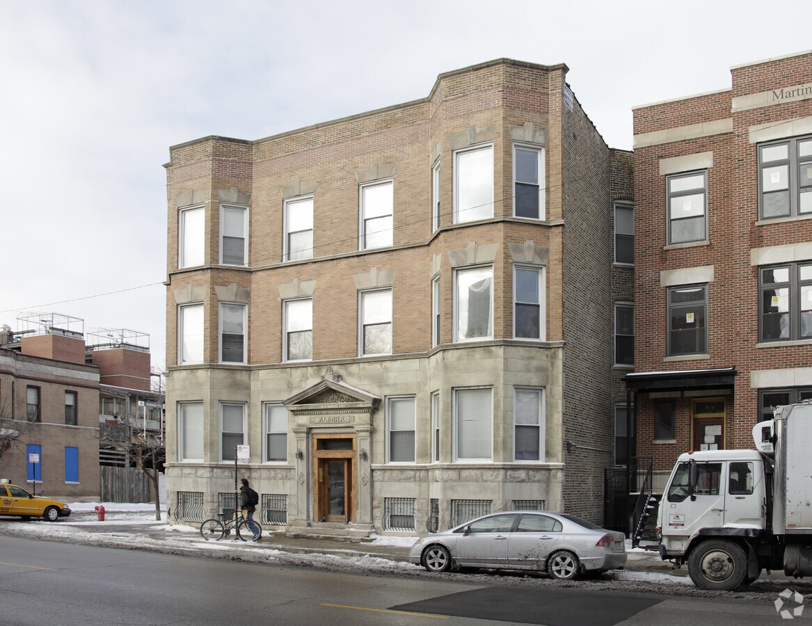 Photo - 920-22 W Addison