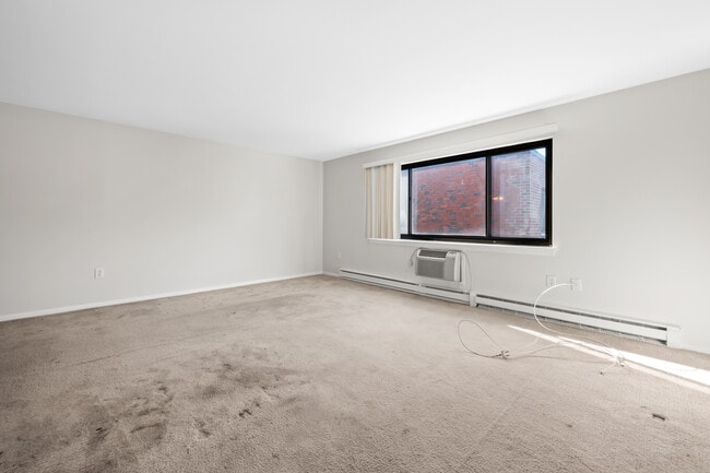 Photo - 43 Olcott Dr