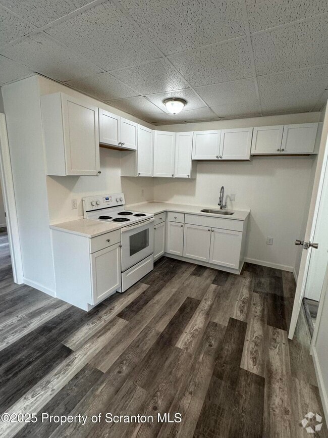 Building Photo - 100 N Van Buren Ave Rental