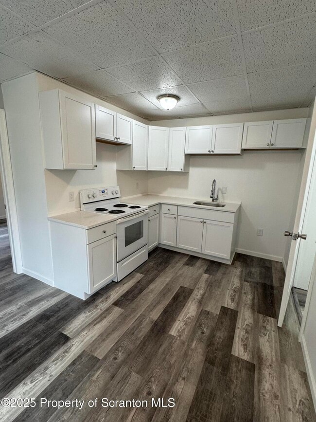 Building Photo - 100 N Van Buren Ave Rental