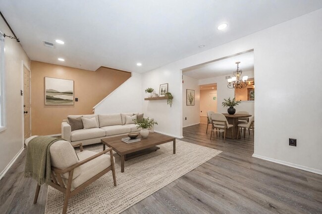 Photo - 403 Woodside Cir