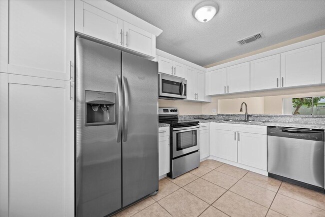 Photo - 144 Deerfield Ct