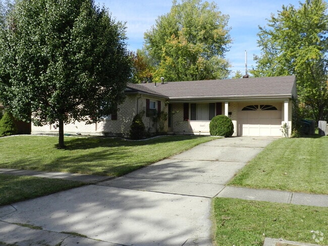 Building Photo - Great 4BR, 2BA single family home with AC ...