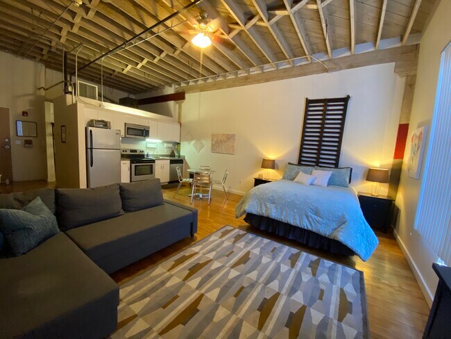 Photo - 433 E 3rd St