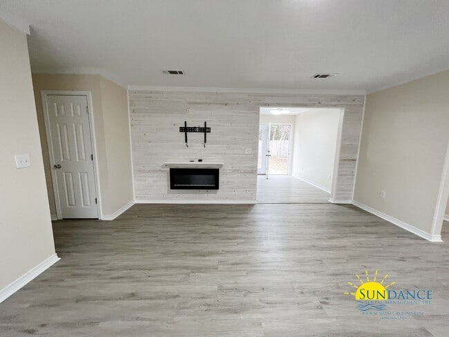 Photo - Custom upgrades in this beautiful Crestview home!