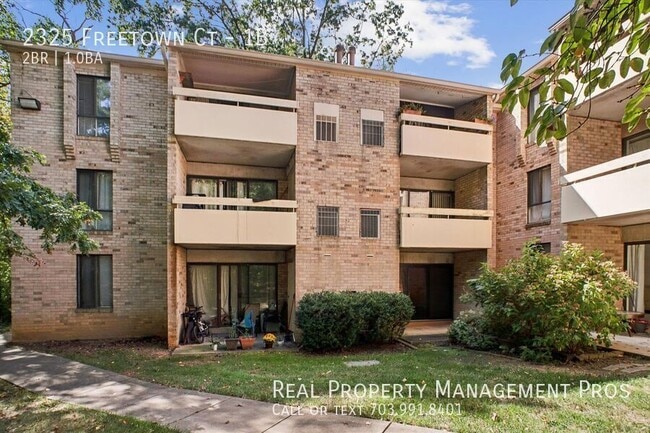 Building Photo - 2325 Freetown Ct Unit 1B