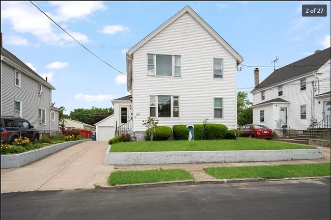 Front - 287 Magnolia St Unit 1