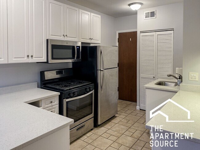 Photo - 3710 N Sheffield Ave Unidad 405