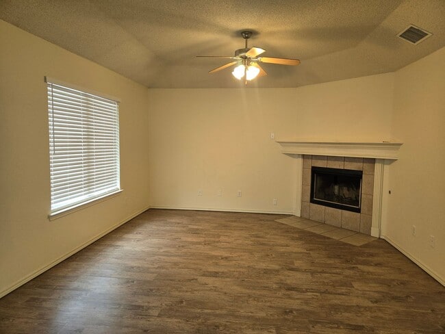Photo - 3110 111th St Unidad B