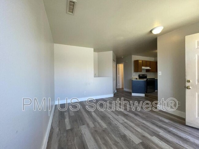 Building Photo - 8132 E Lakeshore Dr Unit B