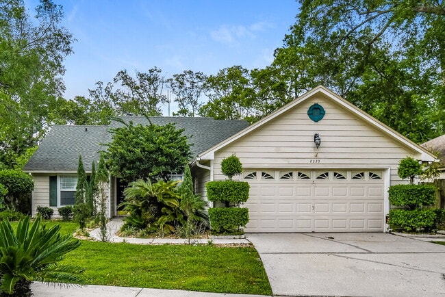 Building Photo - 8233 Lakemont Dr