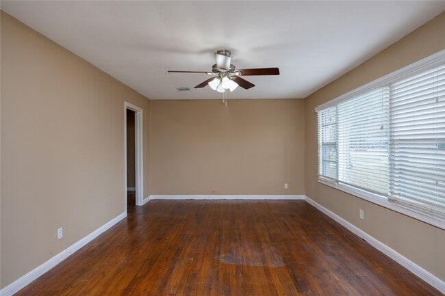 Photo - 304 Harris Blvd