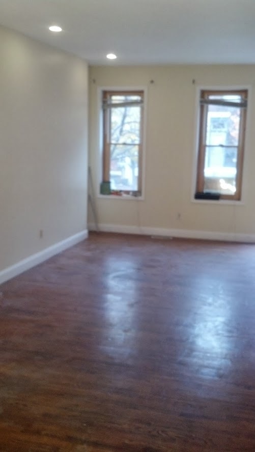 Photo - 331 Point St