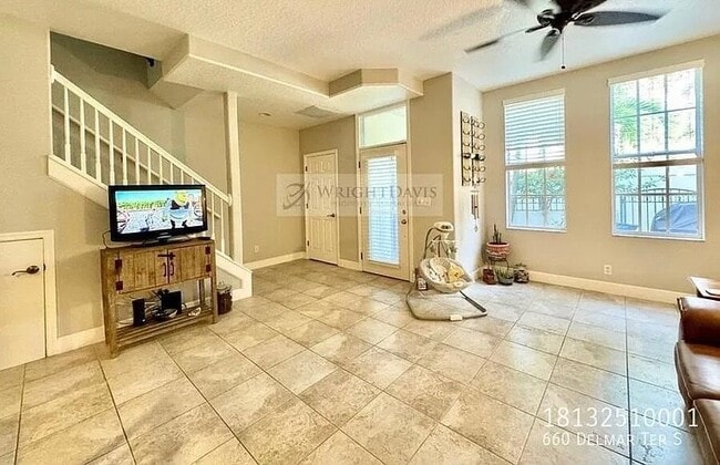 Photo - 660 Delmar Terr S
