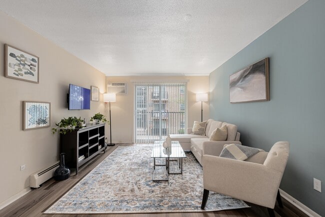 Photo - Saunders Crossing