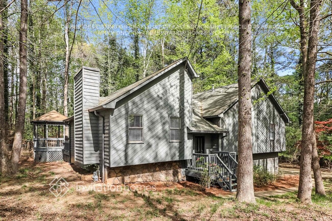 Photo - 813 Emerald Falls