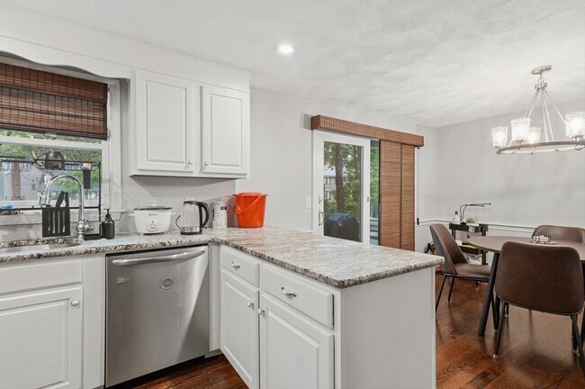 Photo - 852 Wellman Ave