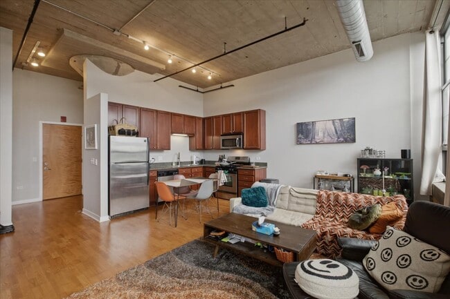 Photo - 3963 W Belmont Ave Unit 204