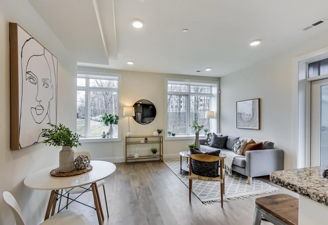 Building Photo - Stunning 2 Bed plus Den/ 2 Bath! New Const... Rental