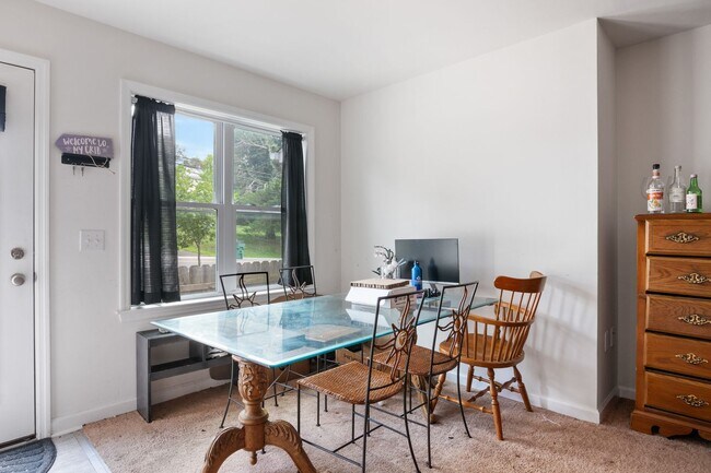 Photo - 1313 Giles Rd Unit B