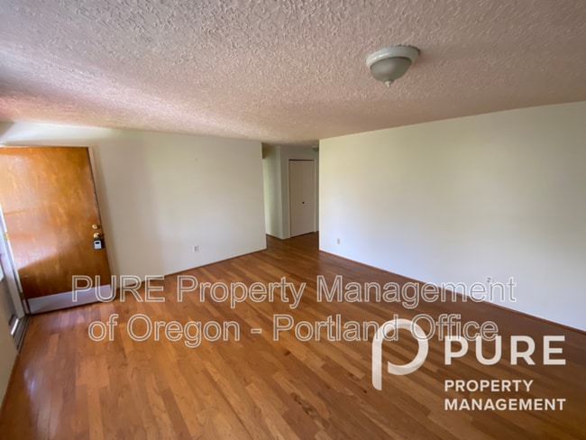 Photo - 10321 NE Oregon St House