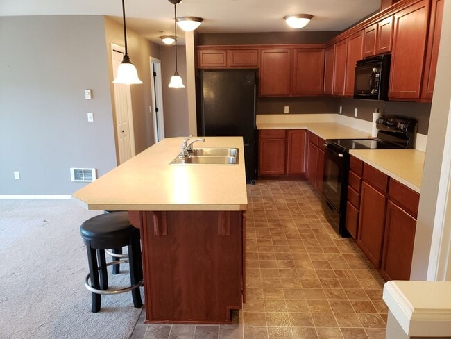 Building Photo - Two Bedroom Condo In Cordata Neighborhood Unit 201