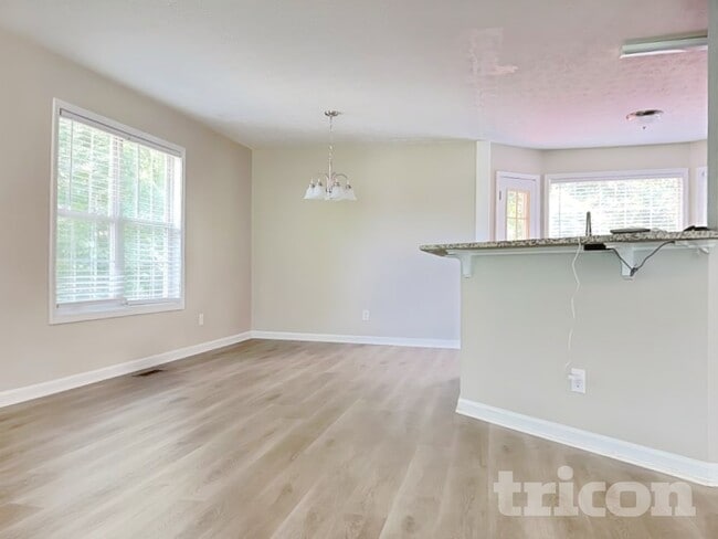 2114 Lindley Ln