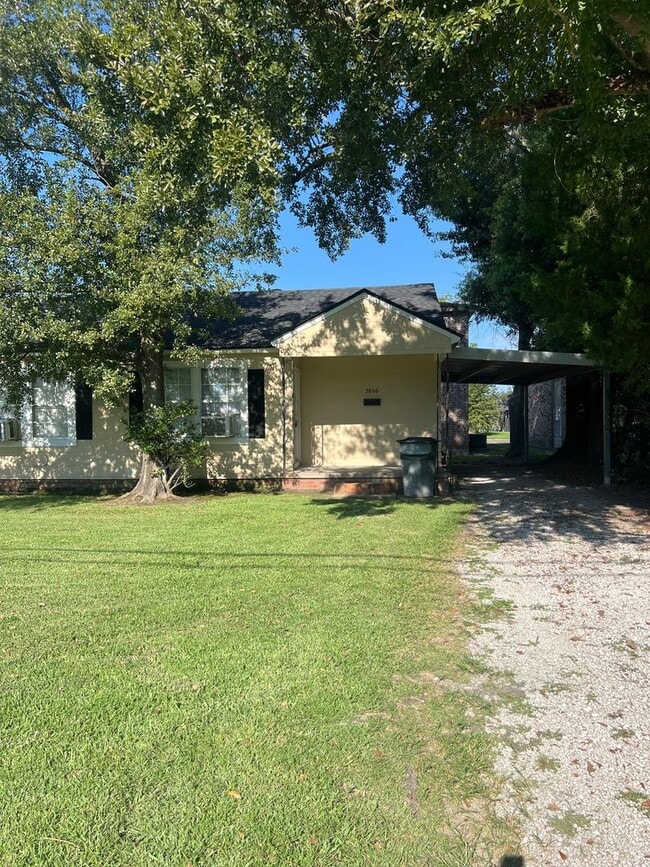 Building Photo - 1 bedroom 1 bath Duplex for lease Rental