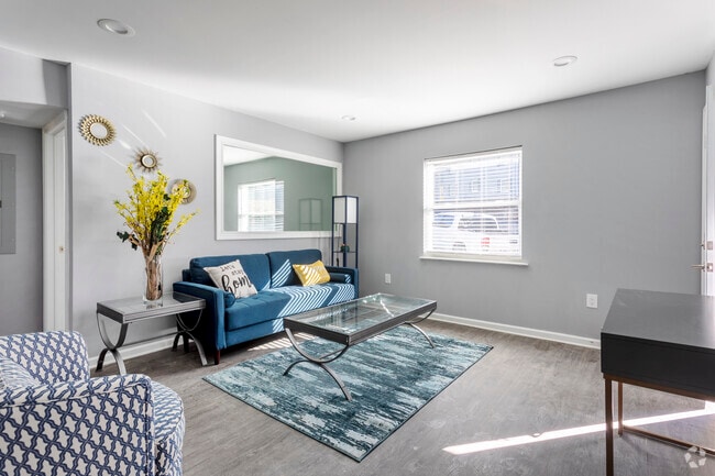 2BR, 1BA - 850 SF