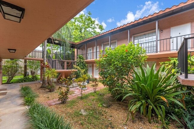 Photo - 10832 N Kendall Dr Unidad U1
