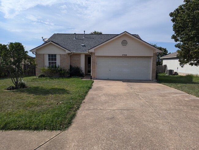 Front - 1709 Waterfall Ave Casa