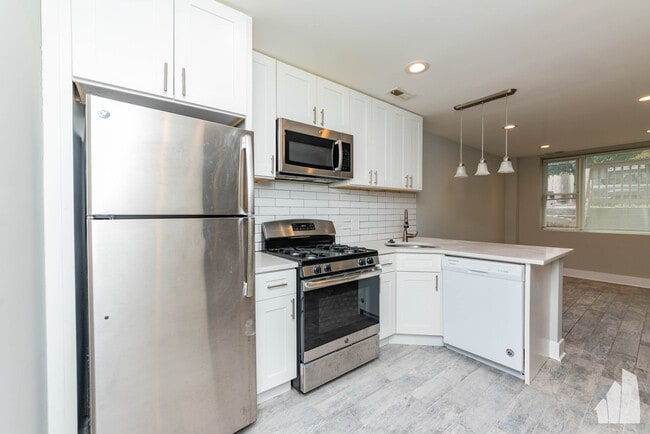 Photo - 2437 N Ashland Ave Unit GDN