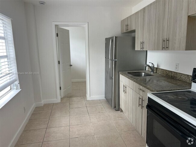 Building Photo - 4245 NW 24th Ave Unit 1 Rental