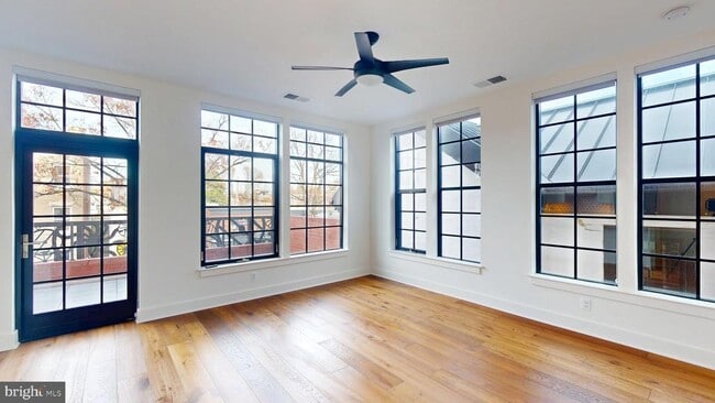 Photo - 1312 King St Unit 207