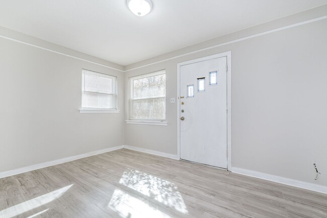 Building Photo - 2306 SW 8th Ave Unit 2306 SW 8th Ave #3