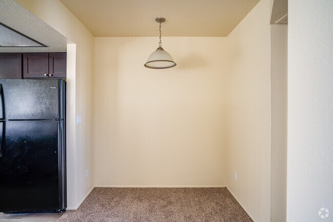 1 BR, 1 BA - 750SF - Cape Cod Apartments