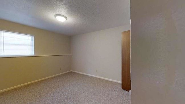 Photo - Lee Crest Apartments