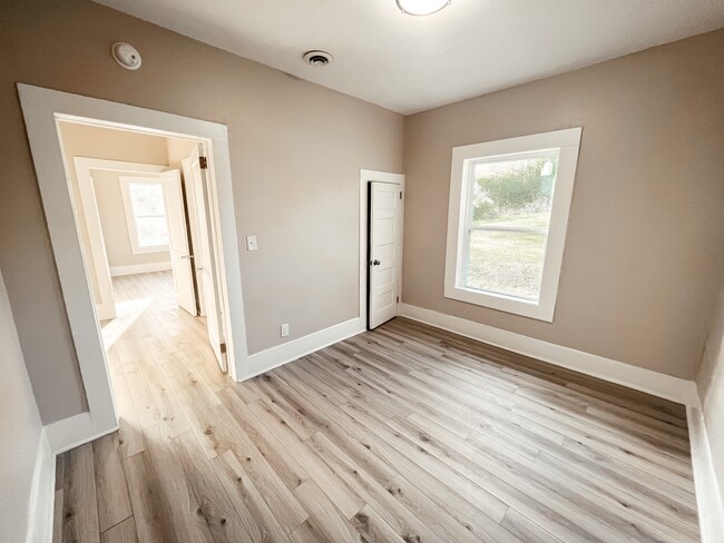 Photo - 302 New St