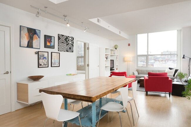 Building Photo - Luxury U St Condo | 2 Bed + Den | 2 Bath | 1,350 Sf | Large Balcony | 1 Garage Parking Space Unit 407