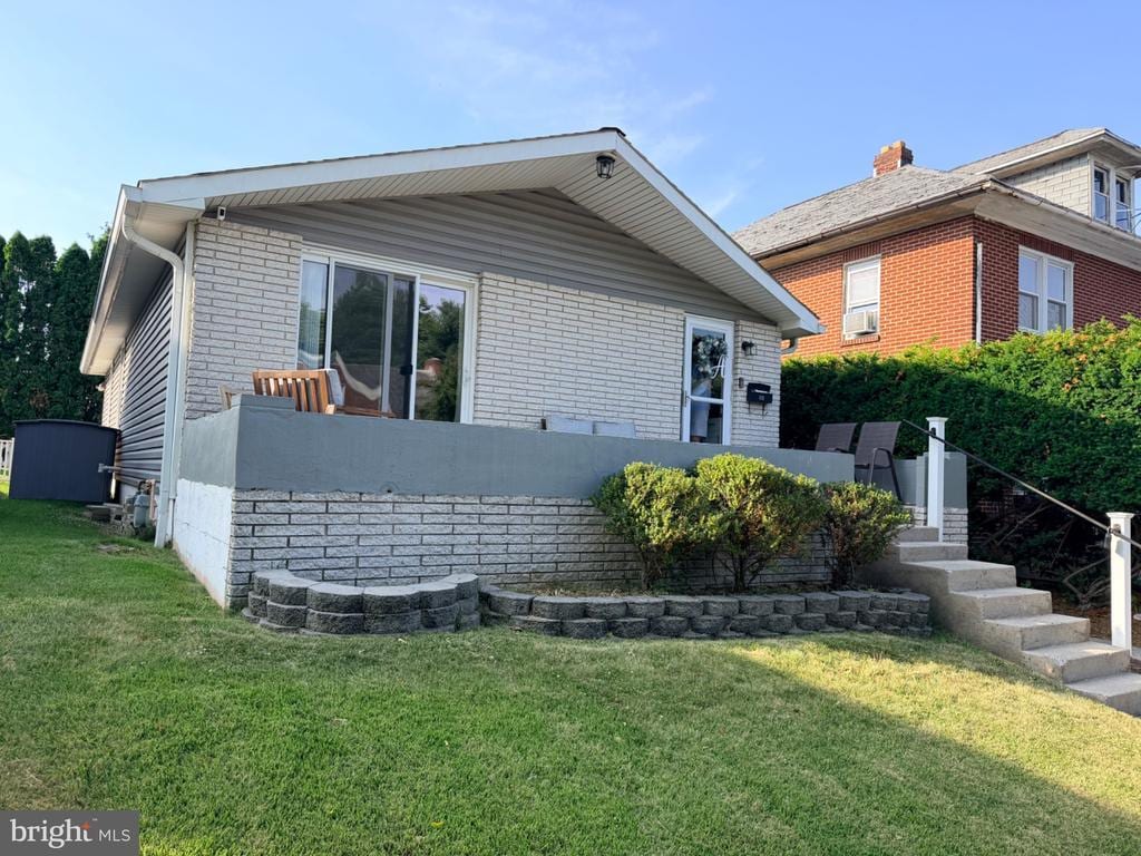 Photo - 105 W Areba Ave