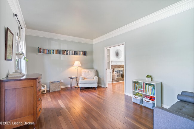 Photo - 305 Lake Forest Pkwy