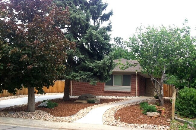 Building Photo - Spacious Backyard Rental