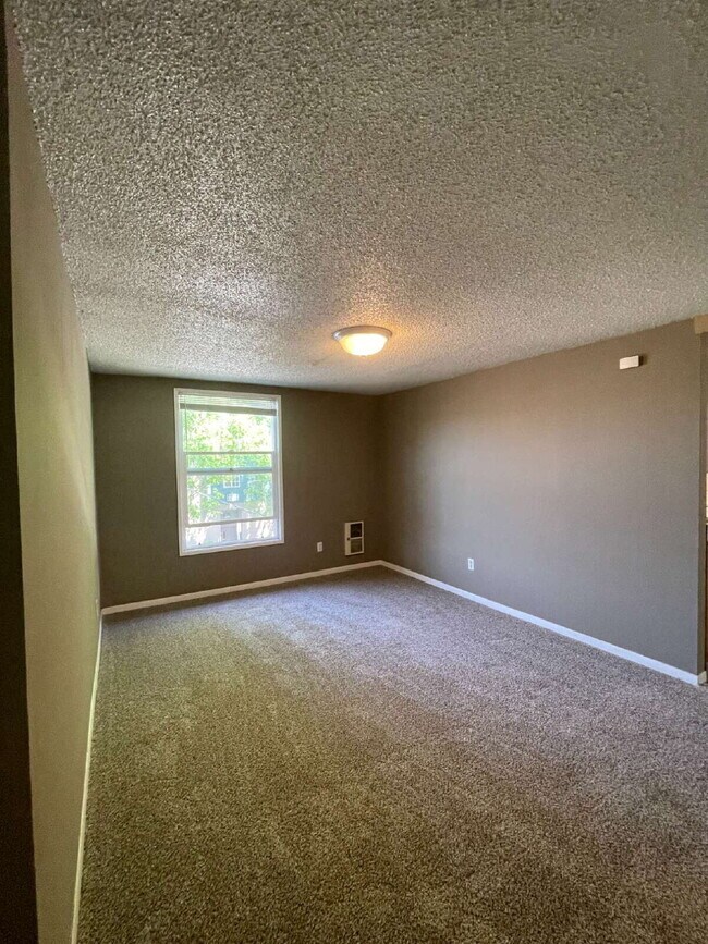 Spacious 3-Bedroom, 1.5-Bathroom Apartment in NW Portland