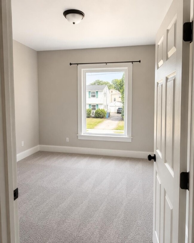 Photo - 421 Bowen St