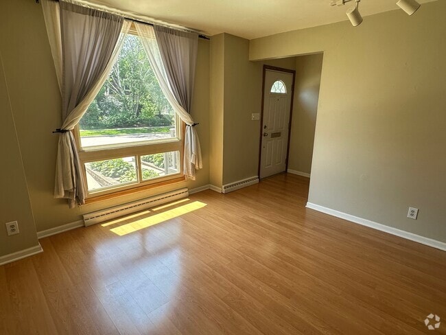 Building Photo - 2526 E Stratford Ct Rental