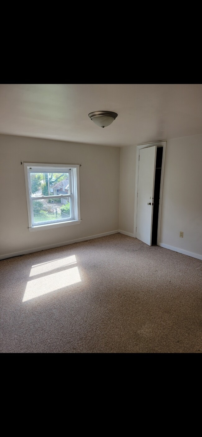 bedroom - 112 Underwood Ave