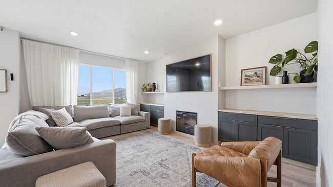 Photo - 328 W Snowberry Dr