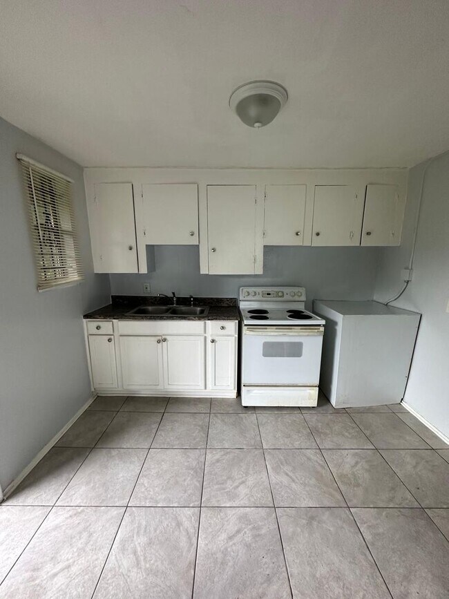 Photo - 1364 Harrison St Unidad 1