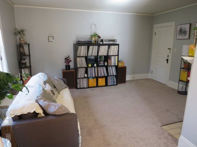 Building Photo - 1421 State St Unit 3